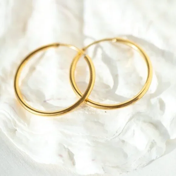 Minimalist Gold Hoop Earrings Waterproof 30mm Lightweight Hoops  Everyday - Picture 7 of 8